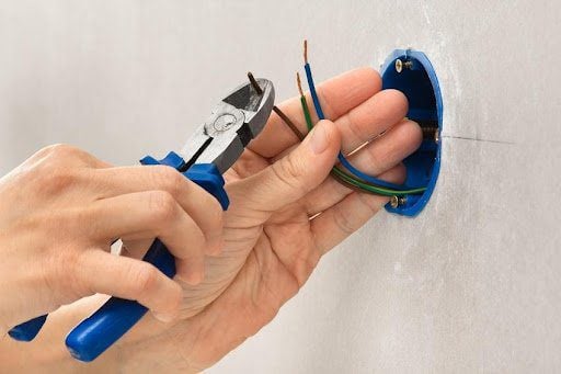 Peut-on faire l’installation électrique de sa maison soi-même ?